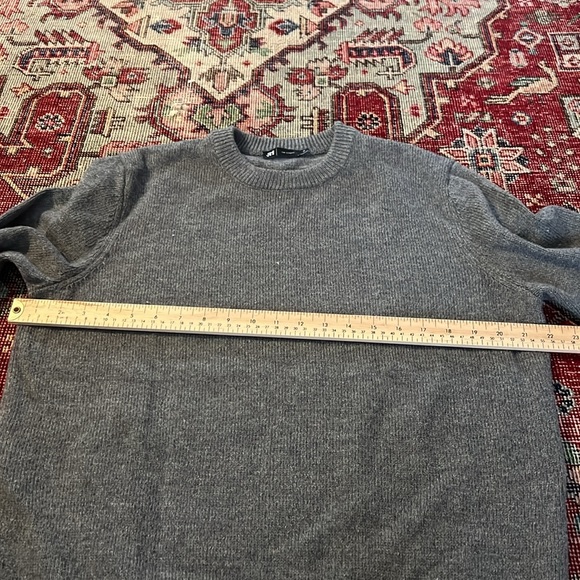 Simons gray sweater - Picture 6 of 8